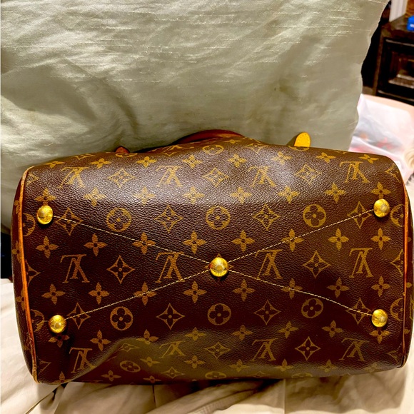 Pampered pre-owned Louis Vuitton Satchel.  Original lining can & a nicked strap.